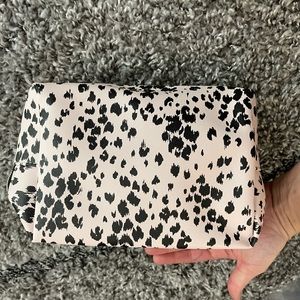 NWOT TRINA TURK BLACK AND WHITE/CHEETAH COSMETIC BAG